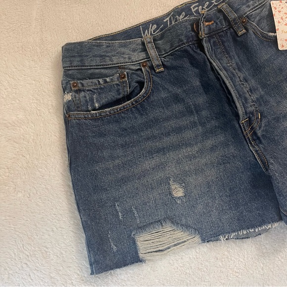 Free People Womens Sz 26 Sofia Short in Washed Denim Sz 26 - Picture 3 of 8